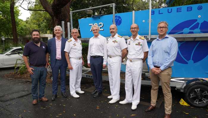 Commander of Australian Fleet visits Ocius